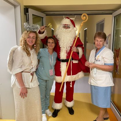 zdjęcie grupowe z mikołajem