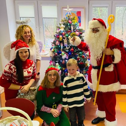 zdjęcie grupowe z mikołajem